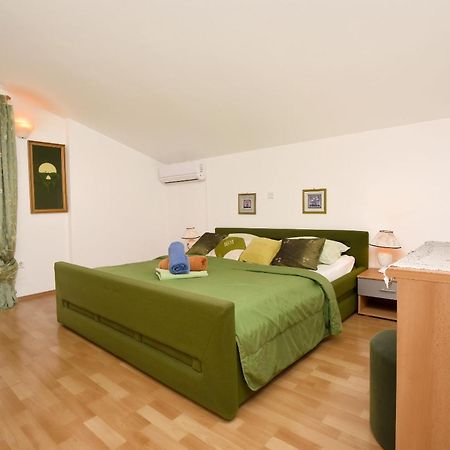 Apartment And Rooms Artina Vodice Exterior foto