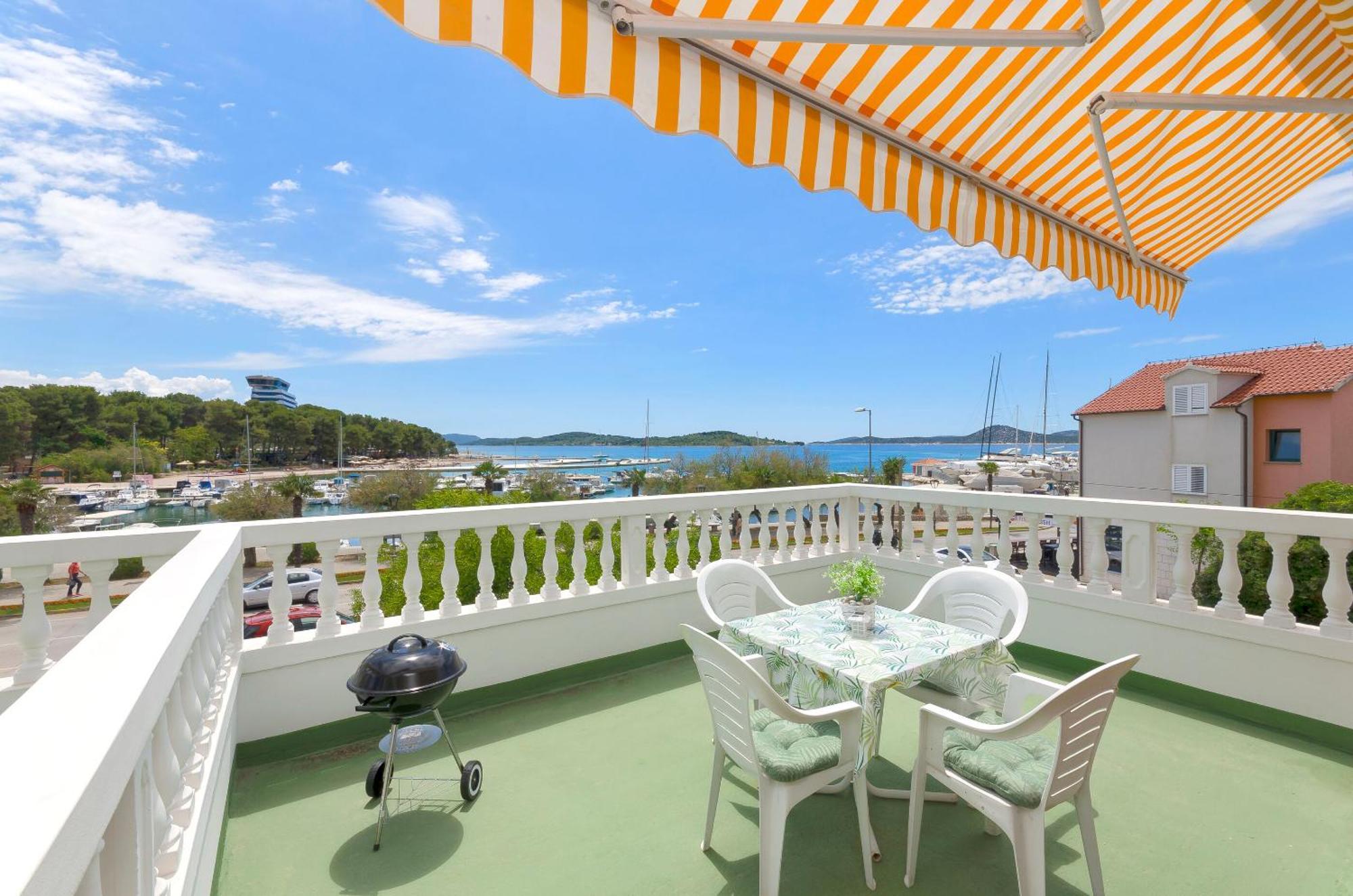 Apartment And Rooms Artina Vodice Exterior foto