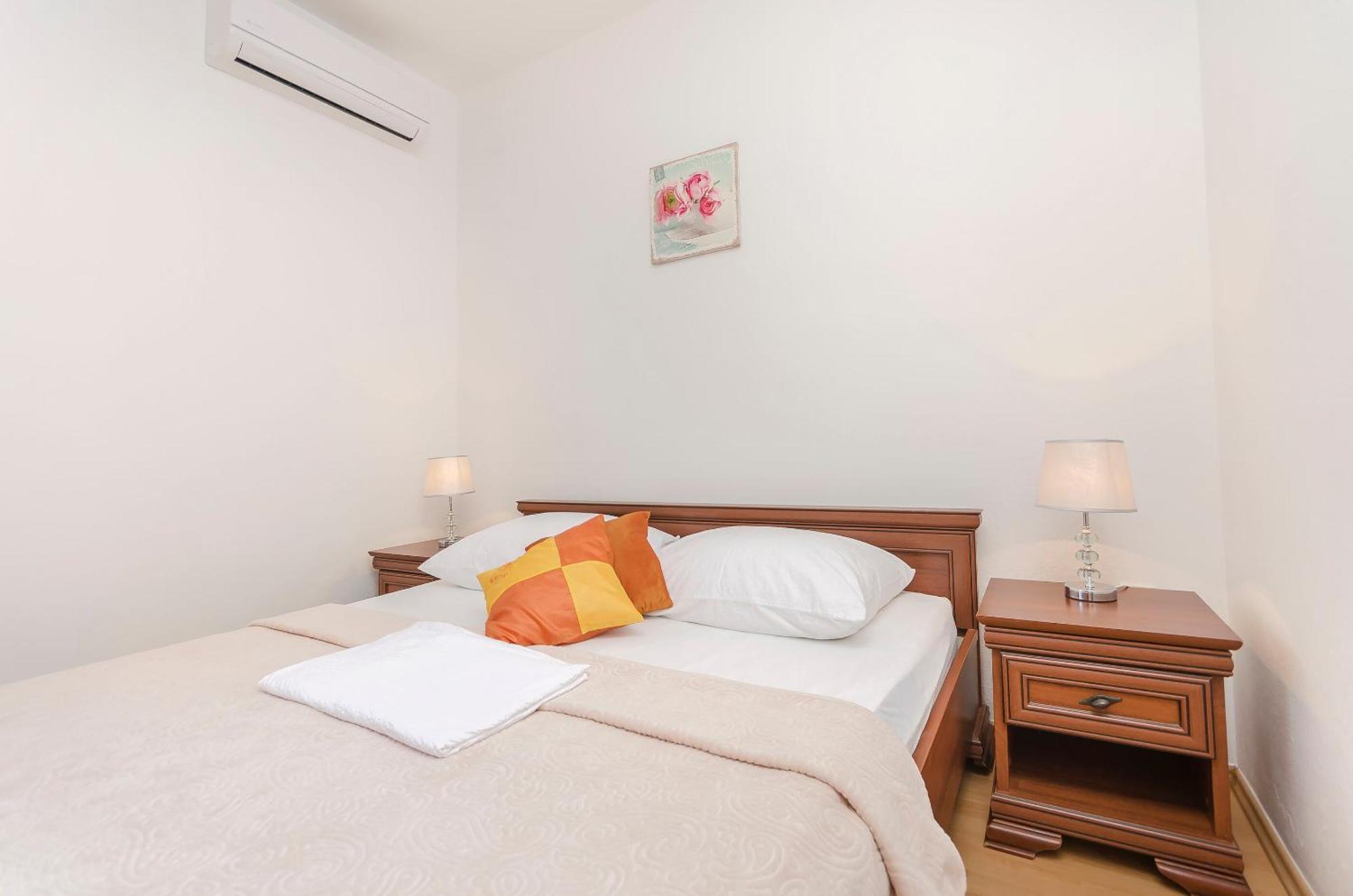 Apartment And Rooms Artina Vodice Exterior foto