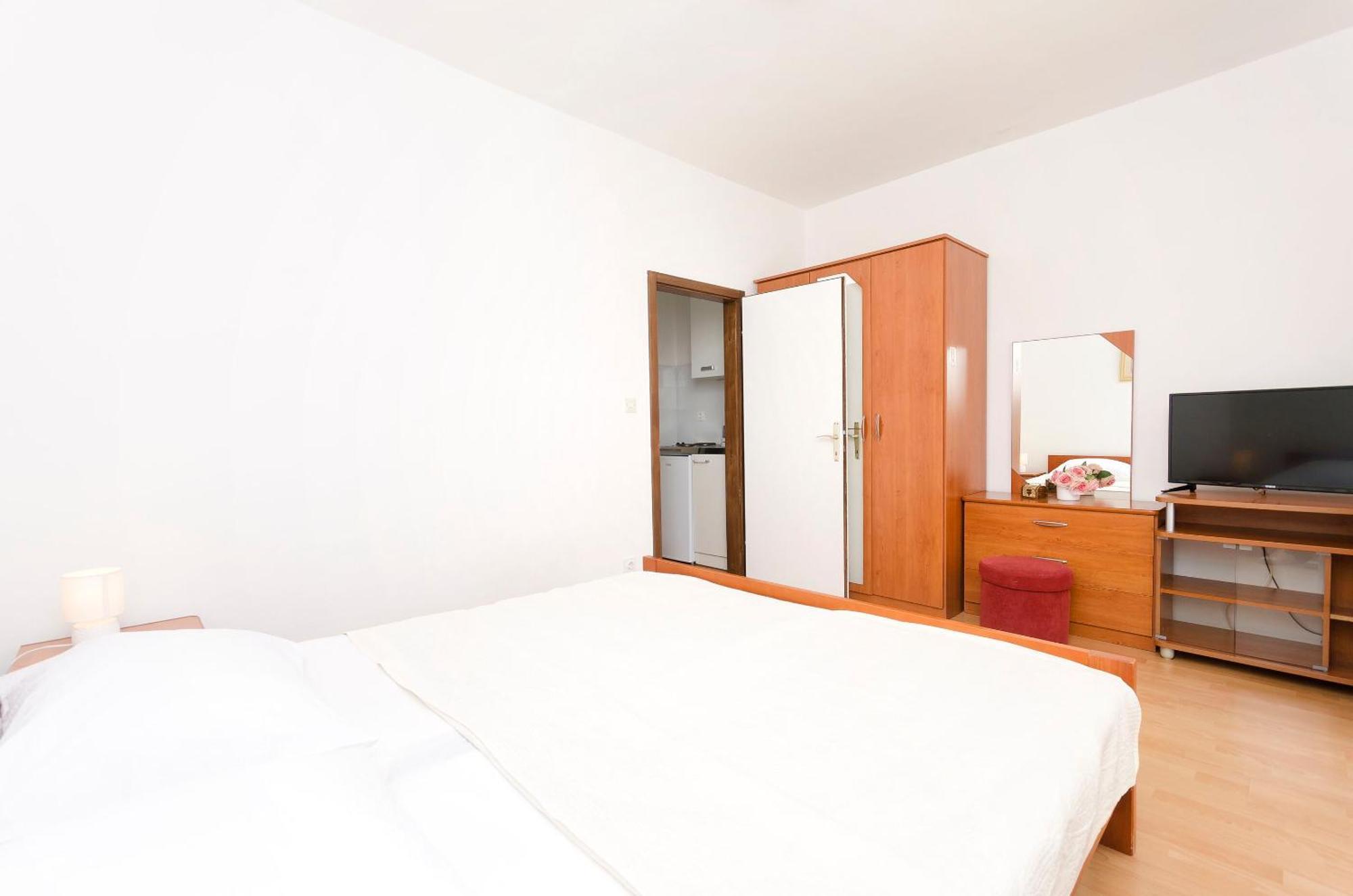 Apartment And Rooms Artina Vodice Exterior foto
