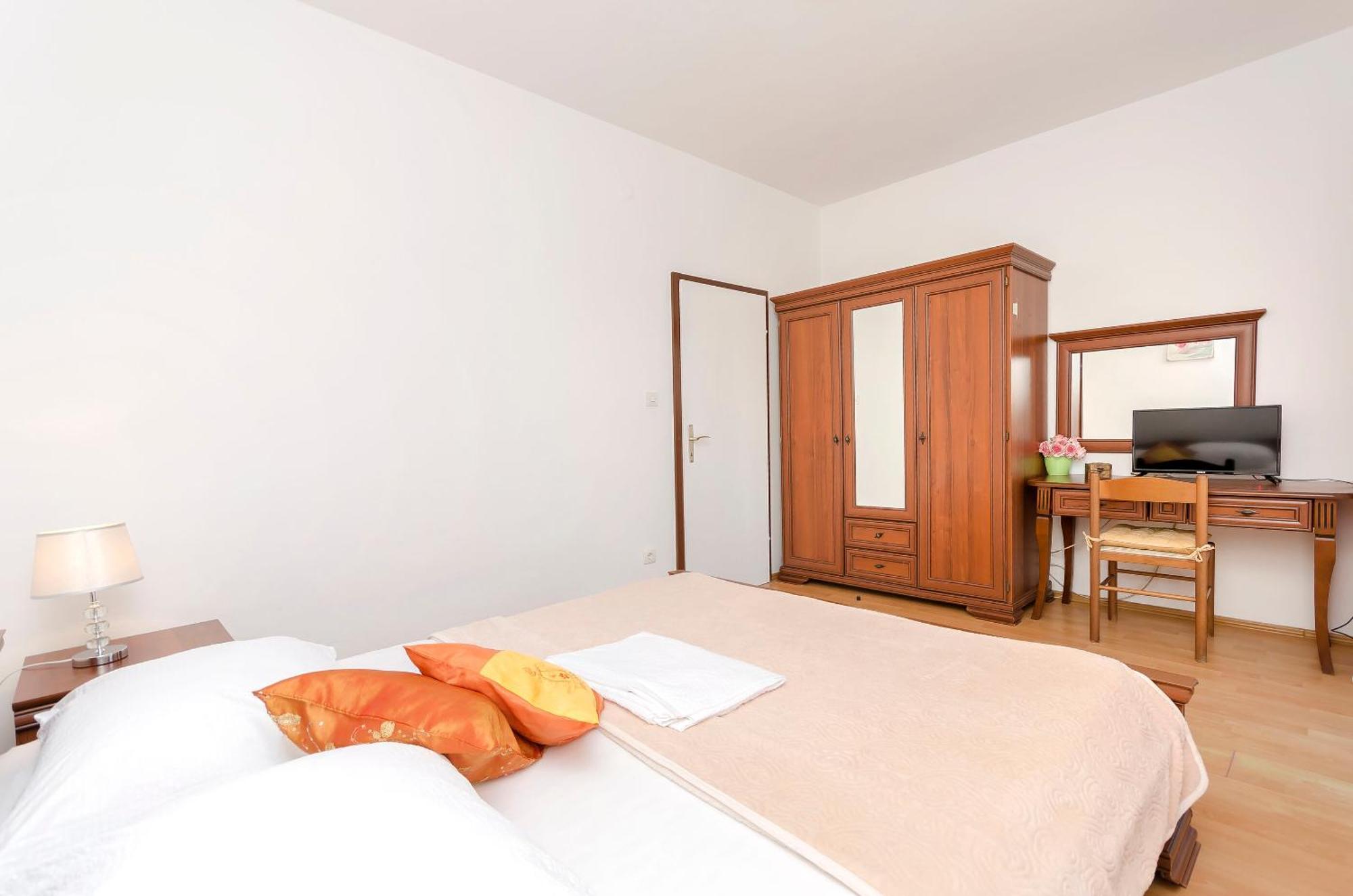 Apartment And Rooms Artina Vodice Exterior foto