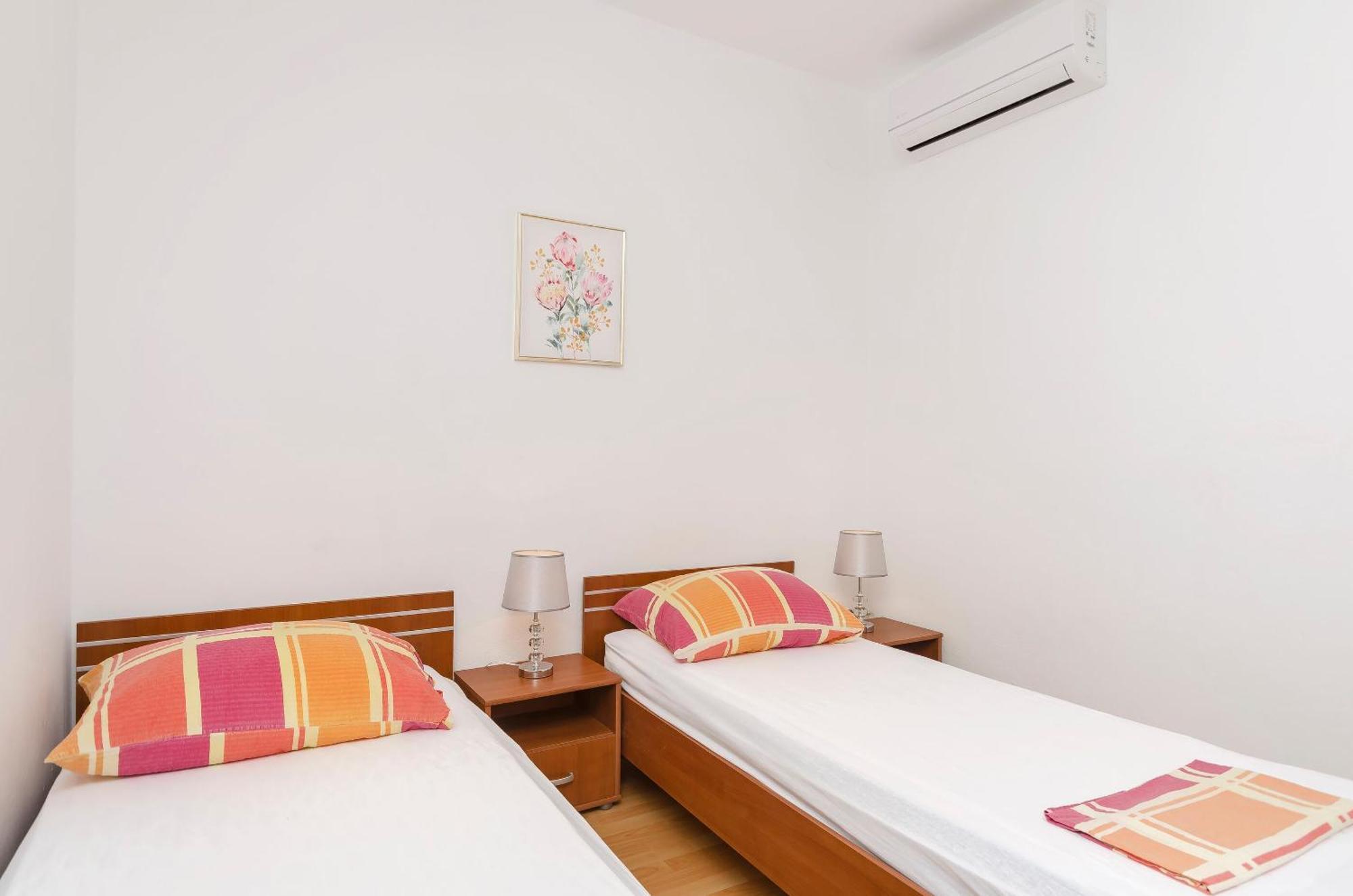 Apartment And Rooms Artina Vodice Exterior foto