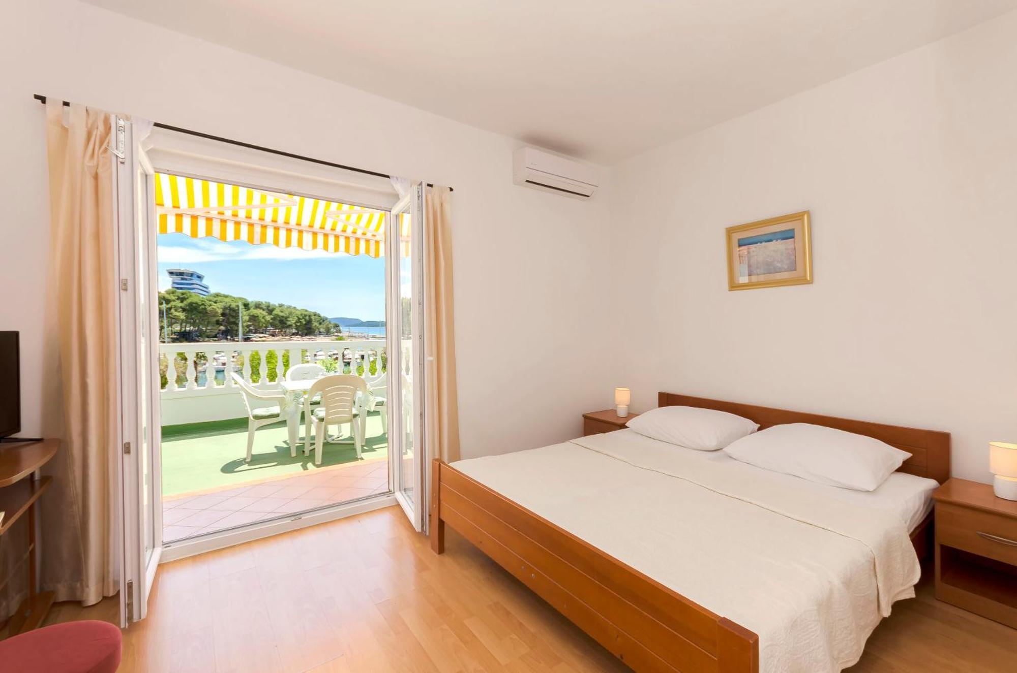 Apartment And Rooms Artina Vodice Exterior foto
