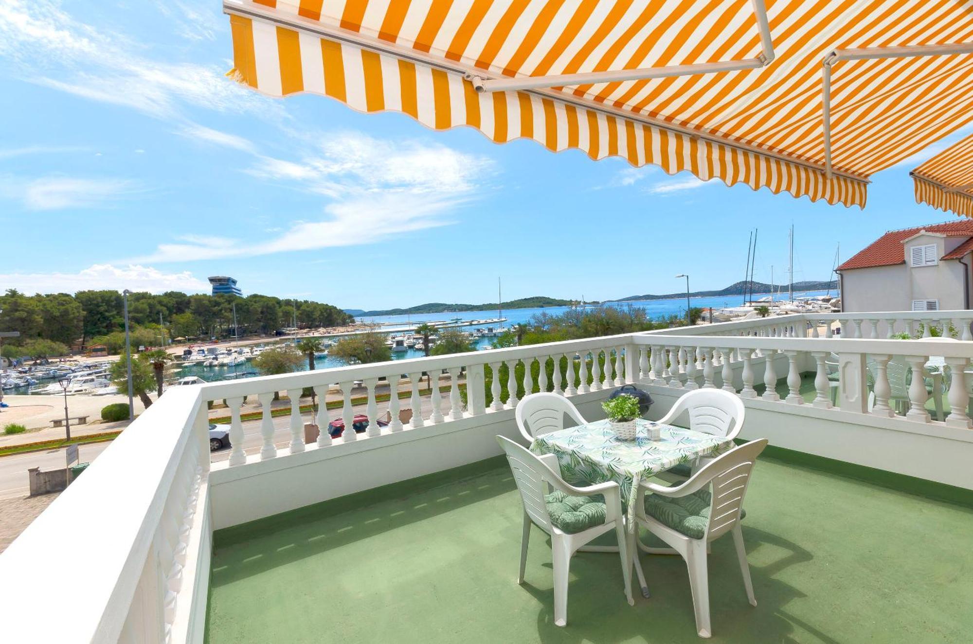 Apartment And Rooms Artina Vodice Exterior foto